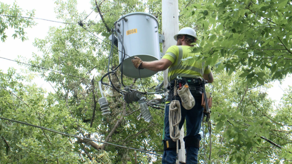 City Of Ames Electric Restoring Service Who13