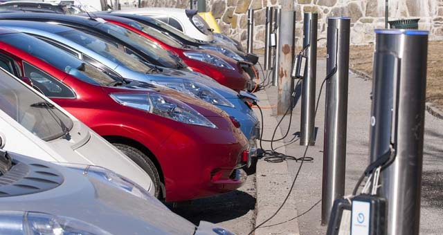 More Than 5 750 Electric Car Rebates Approved In First Year Of Drive 