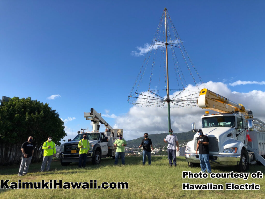 Hawaiian Electric Volunteers Help Light Kaimuki Tree Kaimuki 