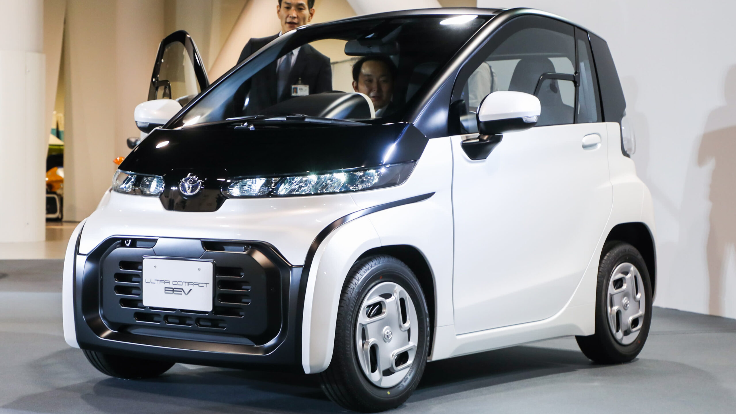 Toyota Creates An Electric Vehicle With Reusable Batteries The Next 