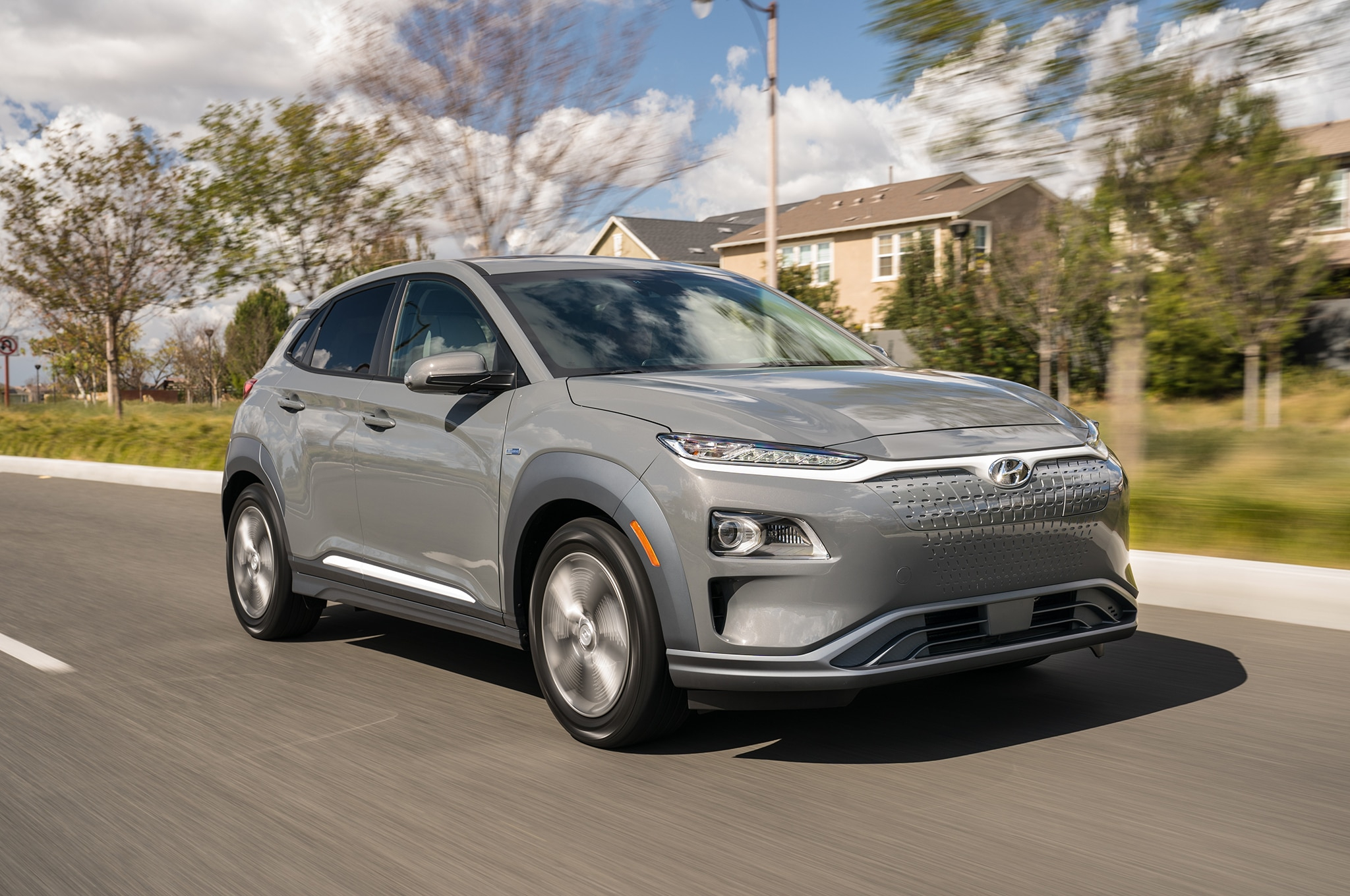 2019 Hyundai Kona Electric Front Three Quarter In Motion 06 Motor 