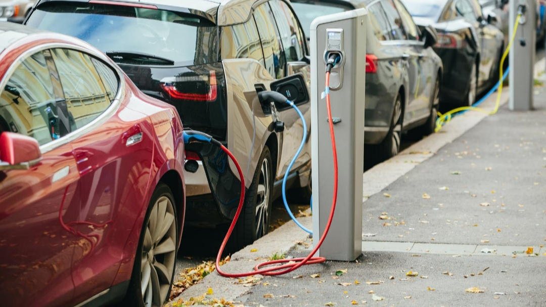  7500 Electric Car Tax Credit Renewed After 374 Billion Bill Passes US 