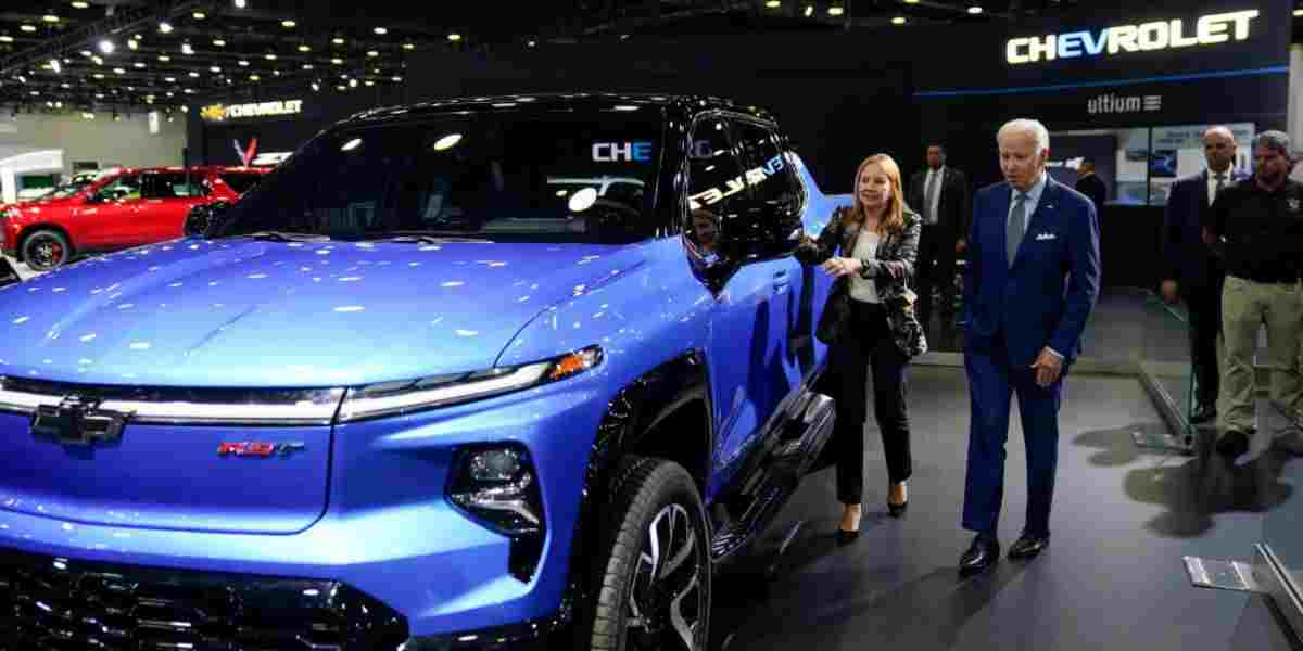  Car Guy Biden Touts Electric Vehicles At Detroit Auto Show InfoEVs