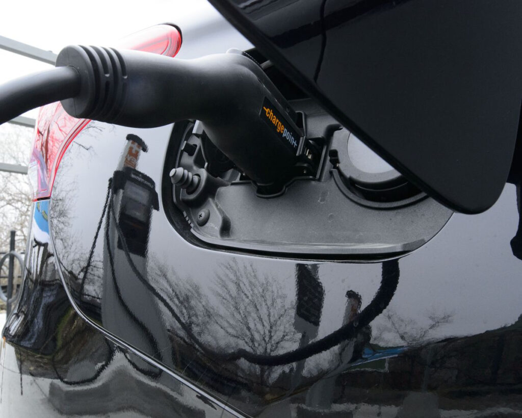 Electric Car Sales Climb In Wake Of New 5 000 Federal Rebate Program 