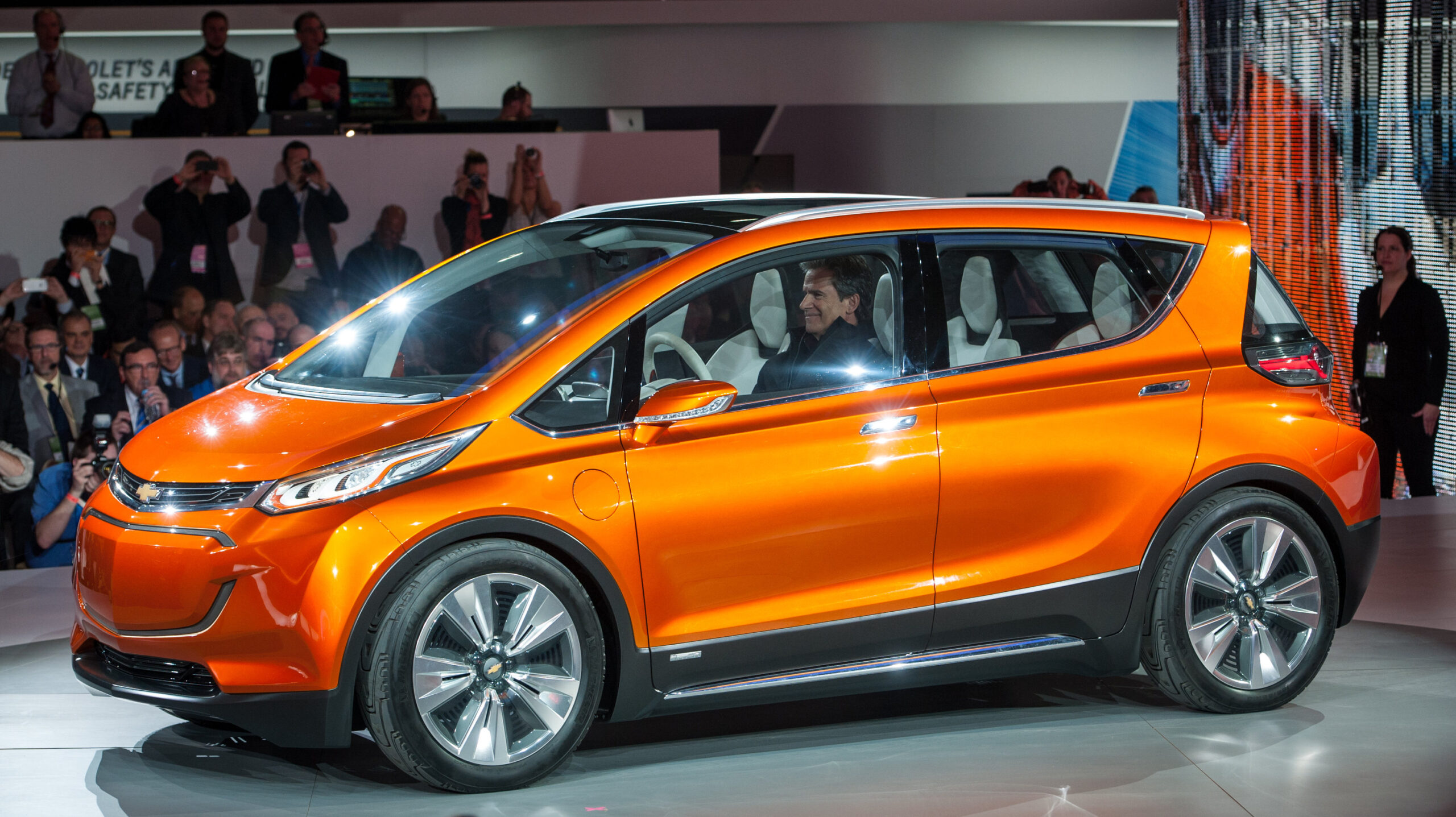 Salone Di Detroit 2015 Chevrolet Bolt L elettrica democratica Di GM 